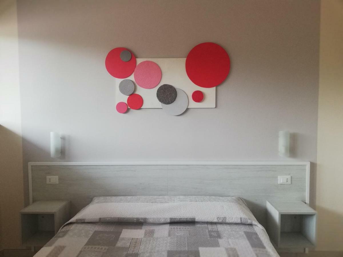Appartamenti Residence Tulipano 西尔米奥奈 外观 照片