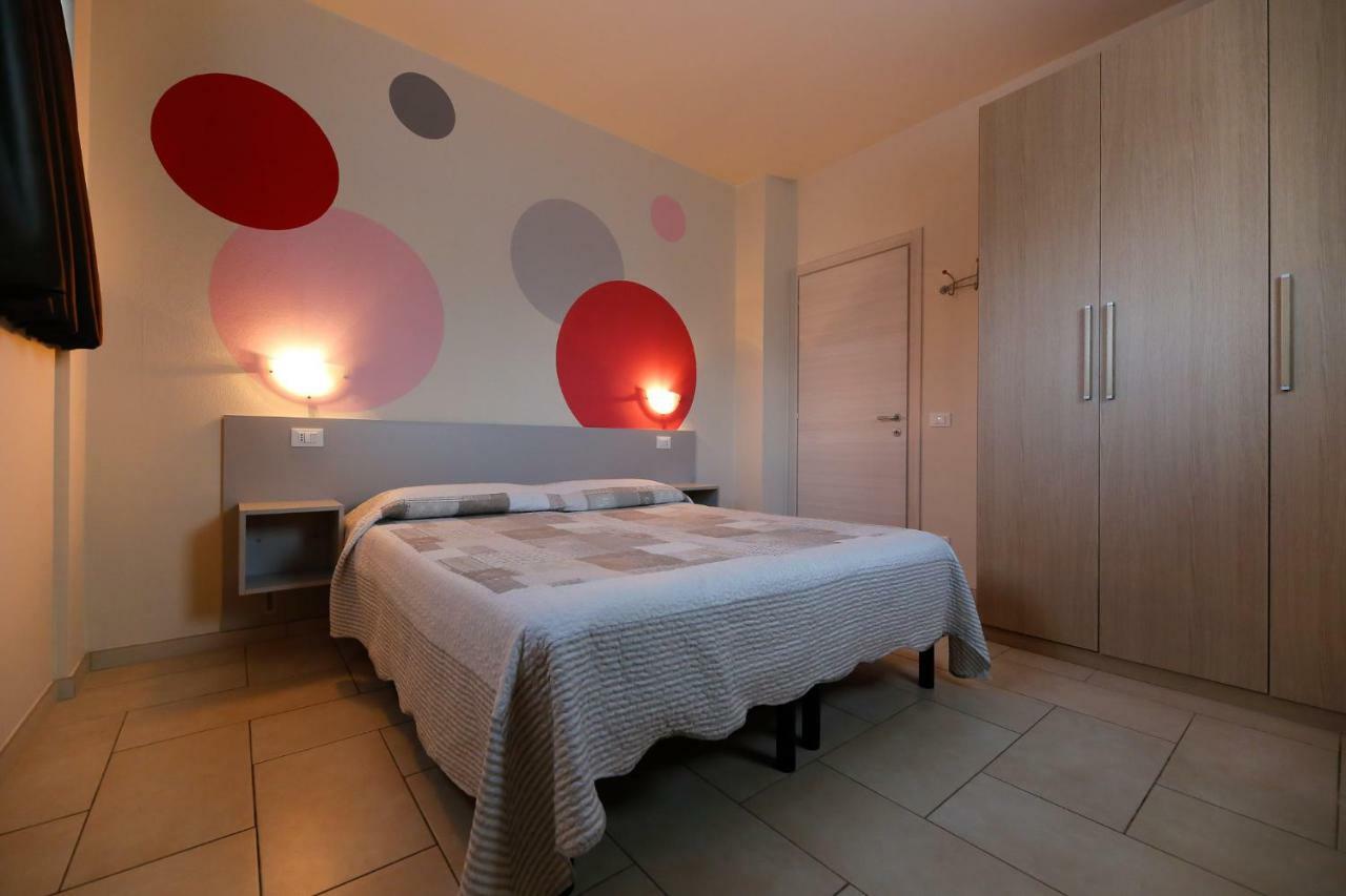 Appartamenti Residence Tulipano 西尔米奥奈 外观 照片
