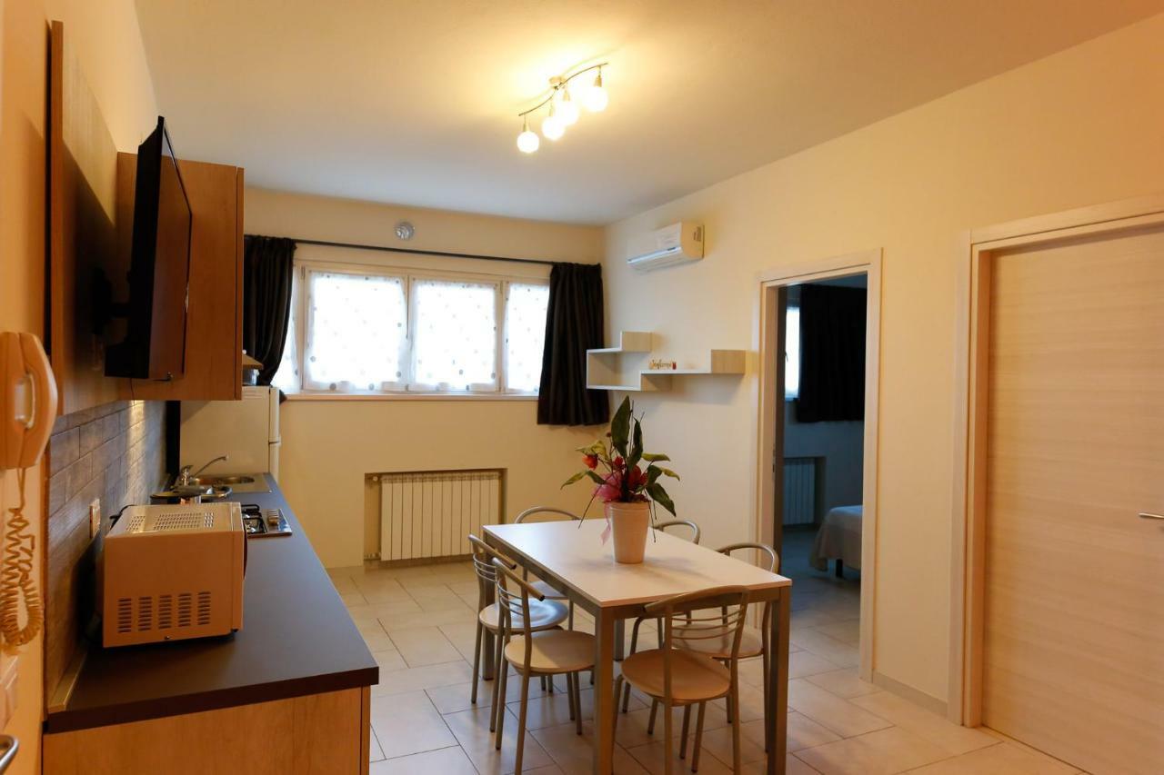 Appartamenti Residence Tulipano 西尔米奥奈 外观 照片
