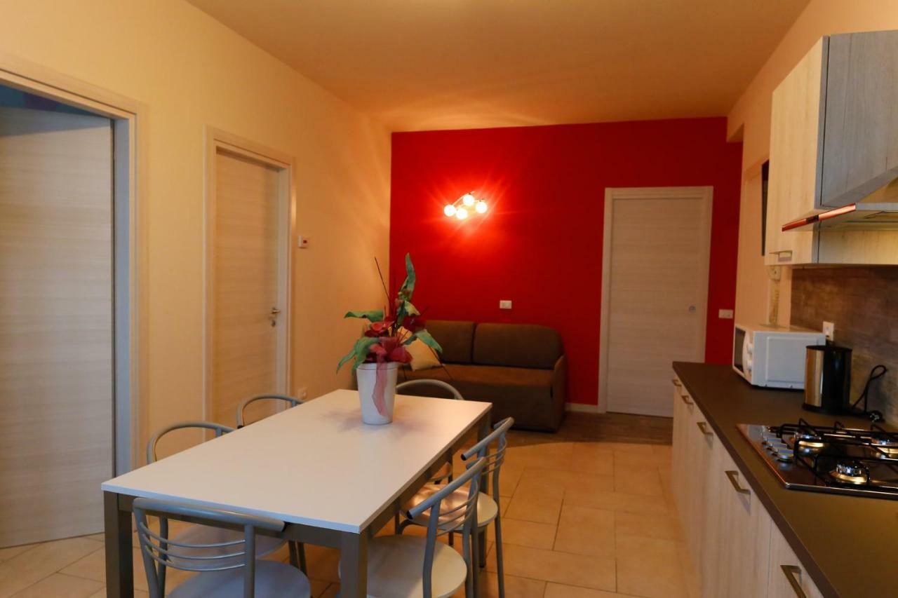 Appartamenti Residence Tulipano 西尔米奥奈 外观 照片